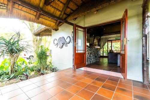 Lobby, Nyathi Lodge in Richards Bay