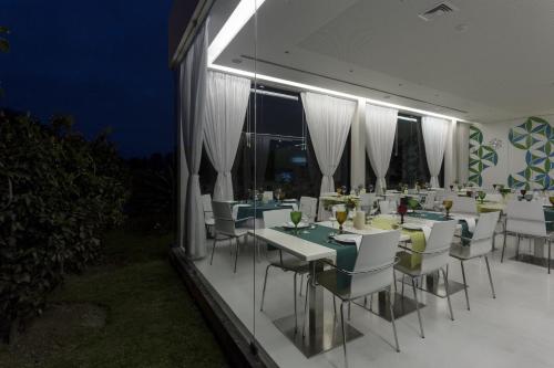 ห้องอาหาร, กิงตา ซานตา บาร์บารา ตูริสติก เฮาส์ (Quinta Santa Barbara Turistic Houses) in ปอนตา เดลกาดา