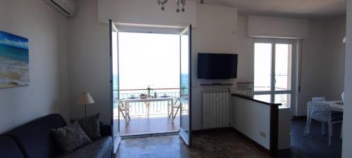 Maremare, really on the Beach, with private parking Maremare, really on the Beach, with private parking