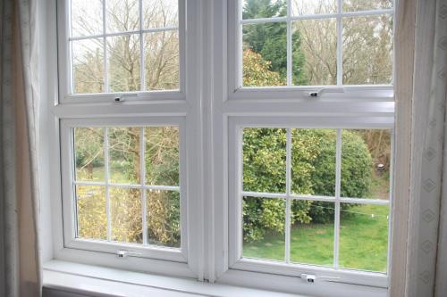 Foto - Oakhurst Gatwick Traditional English B&B & bookable Holiday parking deals GATWICK transport