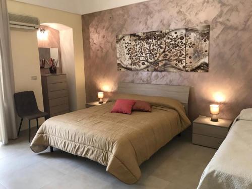 1 queen bed, 3 twin beds