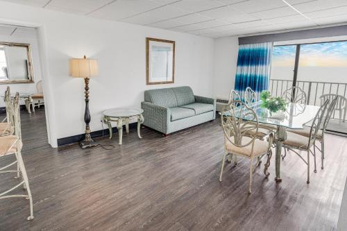 Tropical Seas Hotel near Barc Parc South