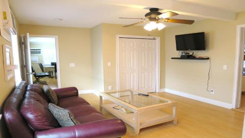 Full Kitchen - Shared Pool - By Loverentals, Holmes Beach (photo 8)