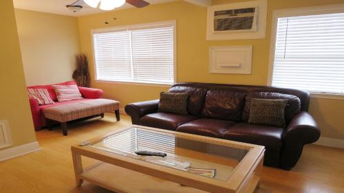 Full Kitchen - Shared Pool - By Loverentals, Holmes Beach (photo 7)