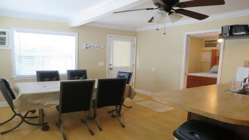 Full Kitchen - Shared Pool - By Loverentals, Holmes Beach (photo 6)