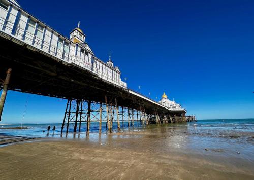 Beach, Pearl & Pebbles Eastbourne in Eastbourne