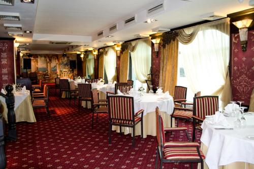 Étterem, Shiny River Hotel in Oskemen