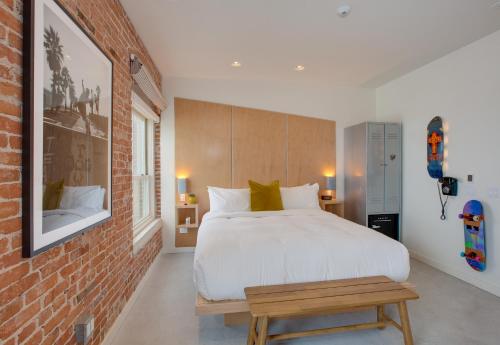 1 queen bed