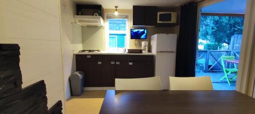 virtuve, Mobil-Home Confort 4pers. Mercantour in Lantosque