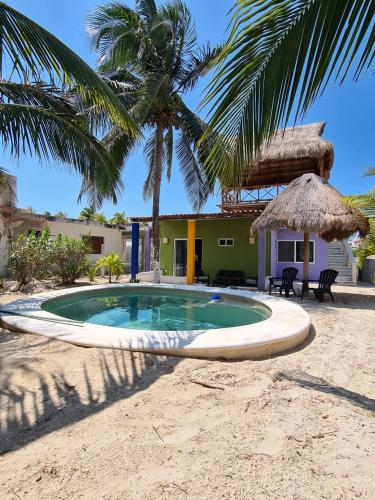 Palapa rooftop w/ beach views! Cozy Casa Dumas in Chuburná, Mexico