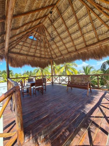 Palapa rooftop w/ beach views! Cozy Casa Dumas in Chuburná, Mexico