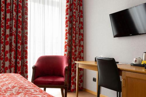 room detail thumbnail 2