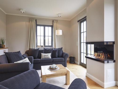 Reetland am Meer - Ihre Superior Reetdachvilla E28 - Zwei Schlafzimmer, Kamin & pure Wohlfühlatmosphäre in Dranske, Deutschland