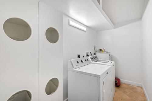 Hollywood Beach Private 4-bed 3-bath Villa Hollywood Beach Private 4-bed 3-bath Villa