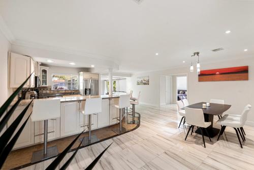 Hollywood Beach Private 4-bed 3-bath Villa Hollywood Beach Private 4-bed 3-bath Villa