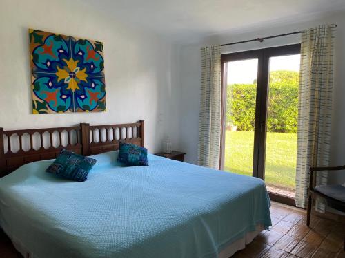 Three-Bedroom House with Swimming Pool image 4
