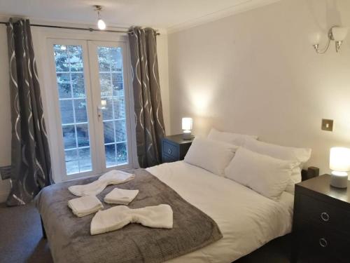 Entire 2-bedroom Flat in Camden, Londyn