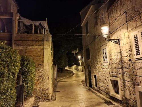 The center of Split, renovated stone house, Split (foto 8)