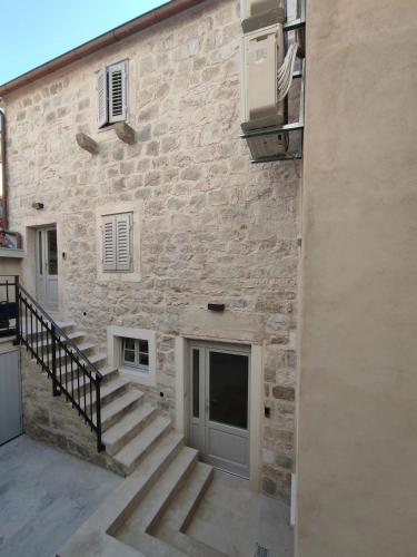 The center of Split, renovated stone house, Split (foto 6)