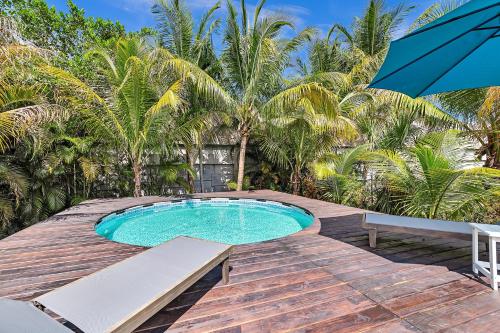Welcome to Paradise! Secluded 4 bed, 3 bath, pool near African-American Research Library and Cultural Center