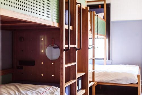 1 double bed, 3 twin beds