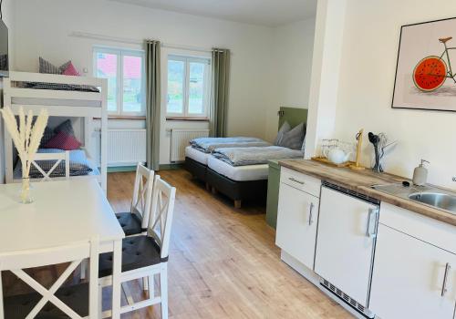2 twin beds, 2 bunk beds