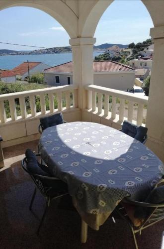 Balkon/Terrasse, Apartment in Kanica with sea view, terrace, air conditioning, WiFi 5168-1 in Rogoznica