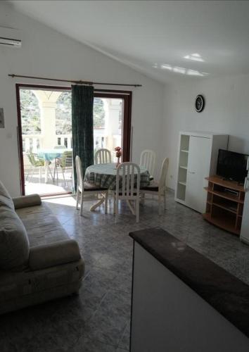 Apartment in Kanica with sea view, terrace, air conditioning, WiFi 5168-4 – khách sạn tại Dvornica