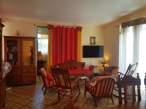 Εγκαταστάσεις ψυχαγωγίας, La maison aux Orchidées (La maison aux Orchidees) in Πτι-Μπουργκ