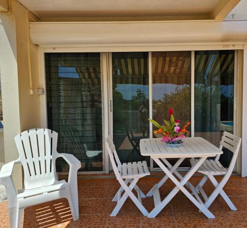 Μπαλκόνι/βεράντα, La maison aux Orchidées (La maison aux Orchidees) in Πτι-Μπουργκ