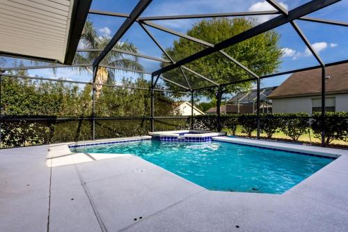 #412-Newly decorated and furnished 4 bed private pool home near to Disney with Mini putt putt golf hole in Orlando, USA