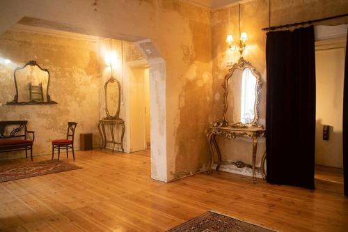 Bohemian Art Gallery for an Alternative Stay