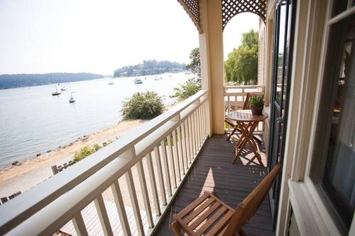 Iconic 3-Story Waterfront 'Marina House' w/ View