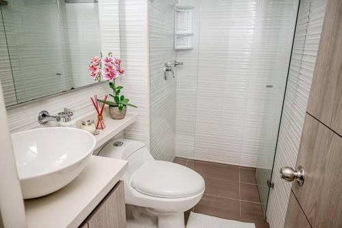 Marquis Enclave, Condo With Pool Access and More