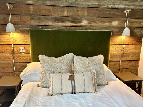 1 queen bed