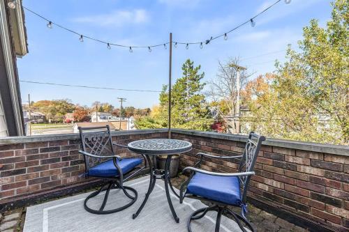 Great Location! Charming 2BR by Downtown Royal Oak