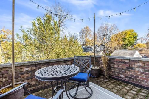 Great Location! Charming 2BR by Downtown Royal Oak