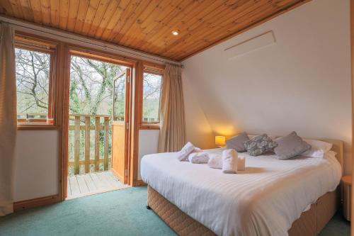 Retreat to Oak Tree Lodge - A Romantic Getaway in Devon's Finlake Resort & Spa