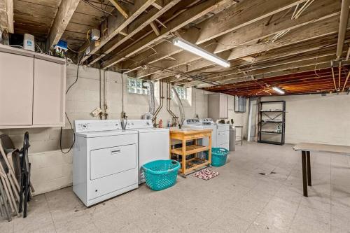 Great Location! Charming 2BR by Downtown Royal Oak in Royal Oak, USA