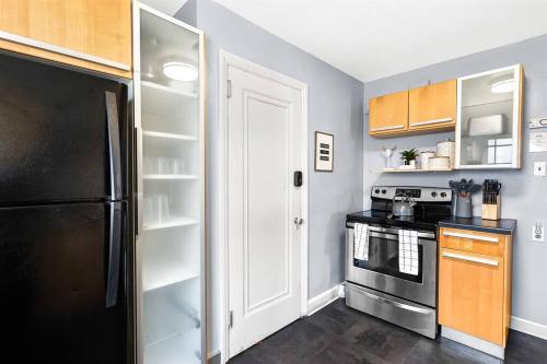 Great Location! Charming 2BR by Downtown Royal Oak