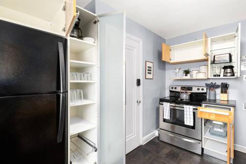 Great Location! Charming 2BR by Downtown Royal Oak