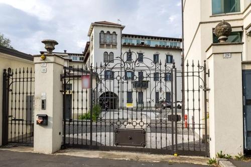 LUX Apartment Milano Metro M2, Milan