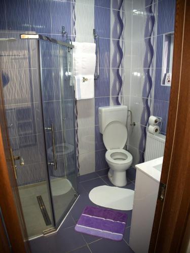 Double Room image 3