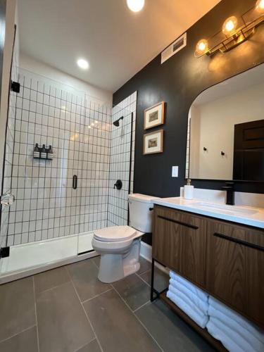 Six-Bedroom House image 10