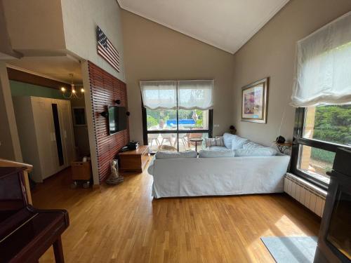 Létesítmények, Four Bedroom Chalet with Private Pool in the Heart of Rioja Alavesa in Laguardia