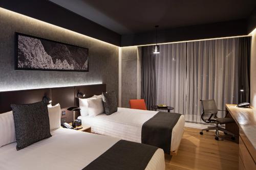 Deluxe Double Room image 7