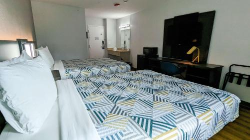 Double Room with Two Beds and Mini Fridge
