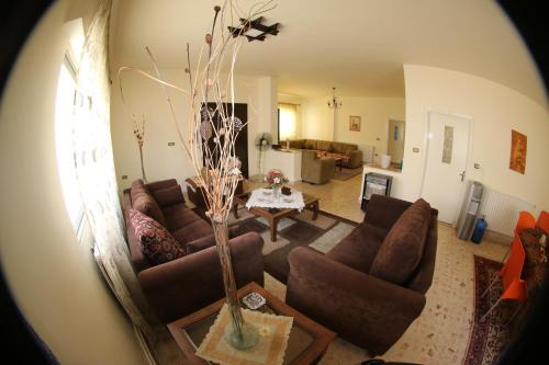 Alice & Andrew Apt. Few Steps to Madaba Old City Center, Madaba (foto 10)