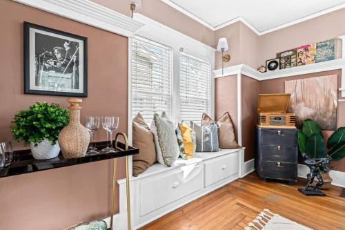 Eclectic Bungalow in the Heart of Royal Oak