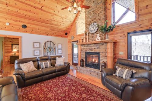 Sparta Cabin Stay with Gas Grill and Mountain Views! in Sparta, Vereinigte Staaten von Amerika